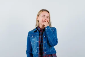 Çekmeköy’de bruksizm gece plağı ile diş sıkma sorununa çözüm arayan genç kadın